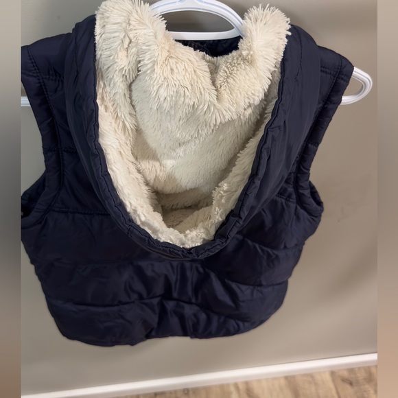 American Eagle Outfitters Women’s Puffer Vest Size Medium Faux Fur Hooded - Picture 7 of 8